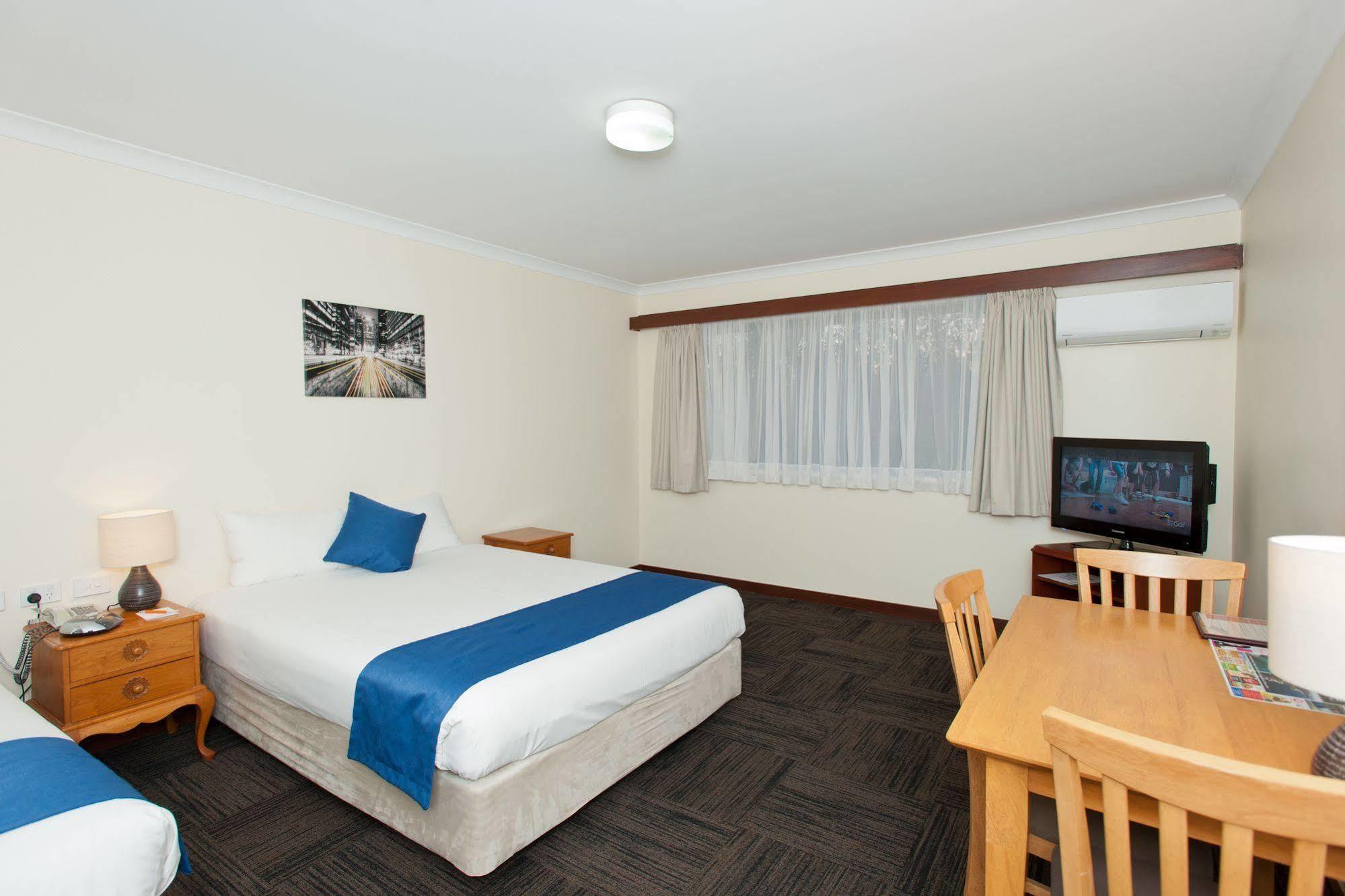 Admiral Motel