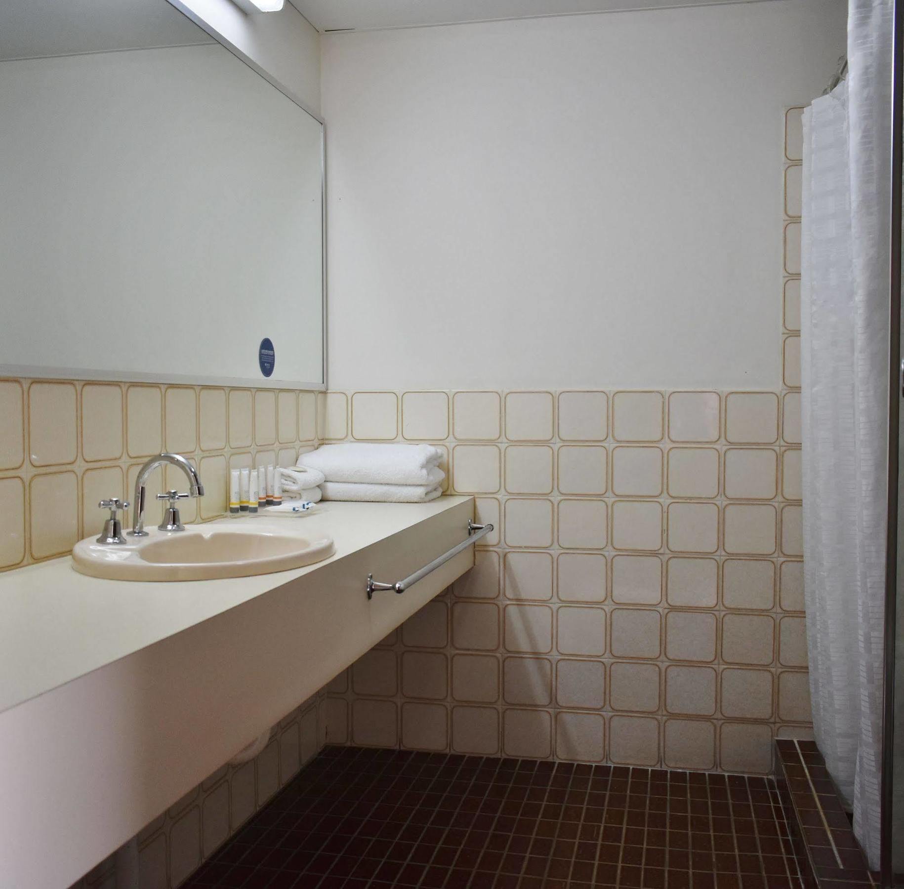 Admiral Motel 3*