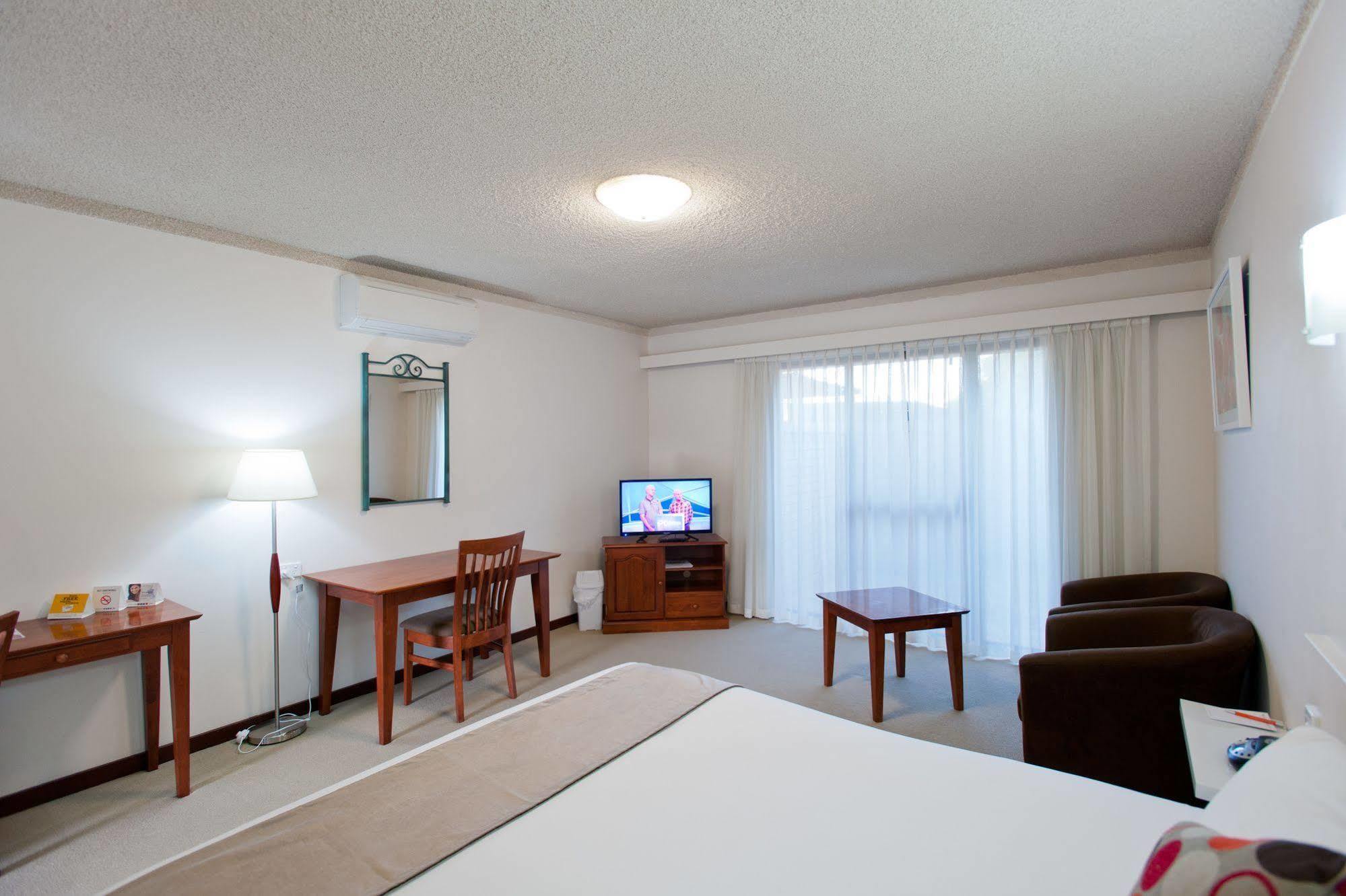 Admiral Motel 3*
